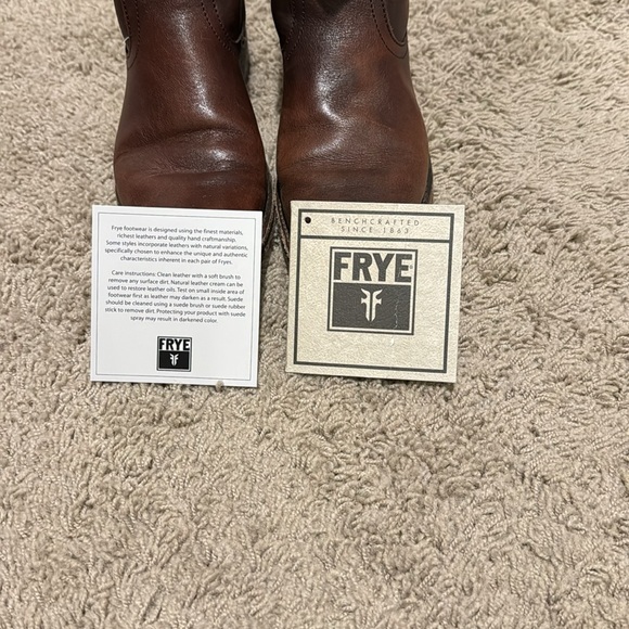 Frye Heath outside zip maple color size 6 - Picture 9 of 9